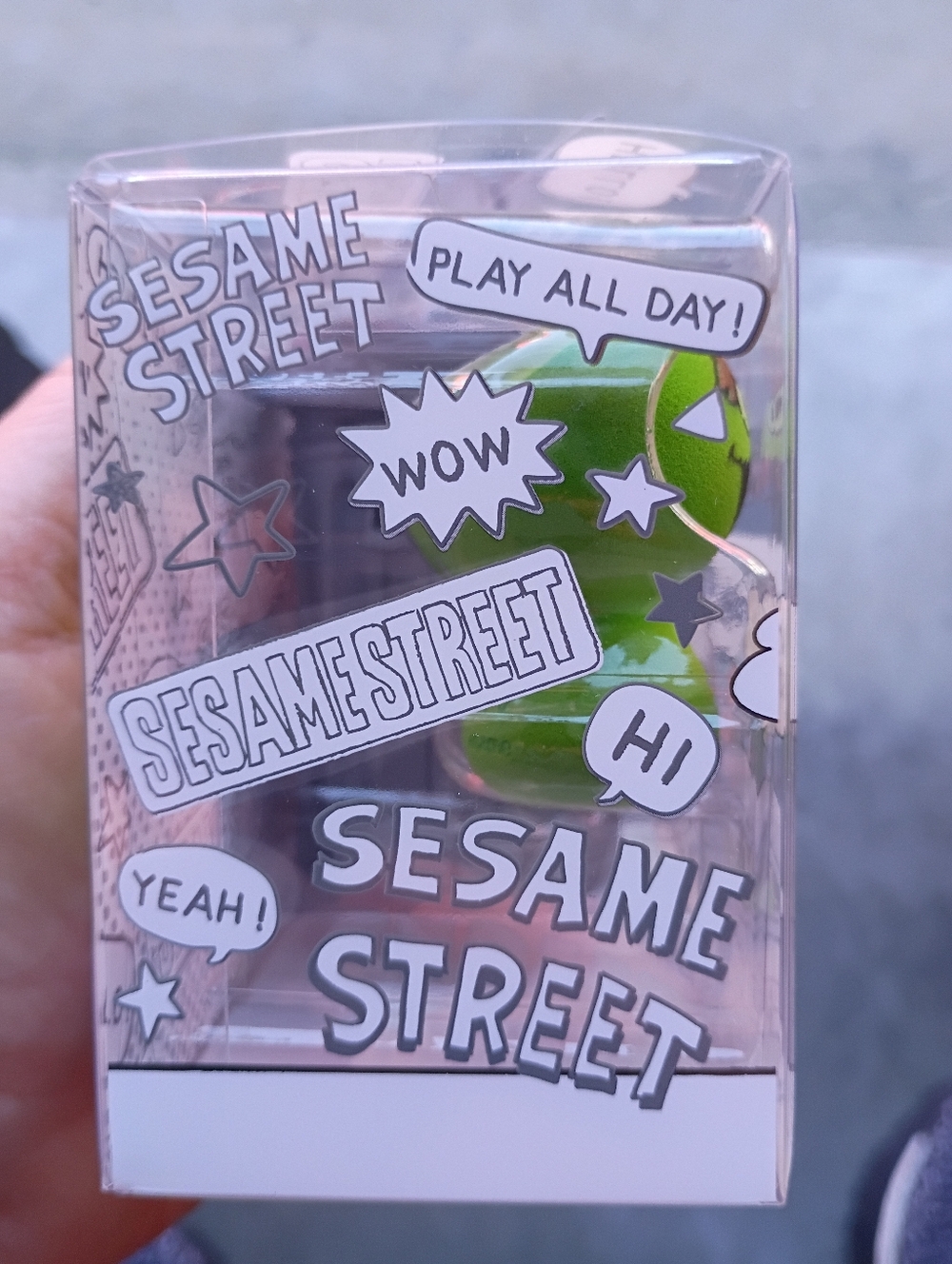 Sesame Street Wet N Wild I Love Trash Oscar Makeup Sponge and Case Set - Picture 4 of 5